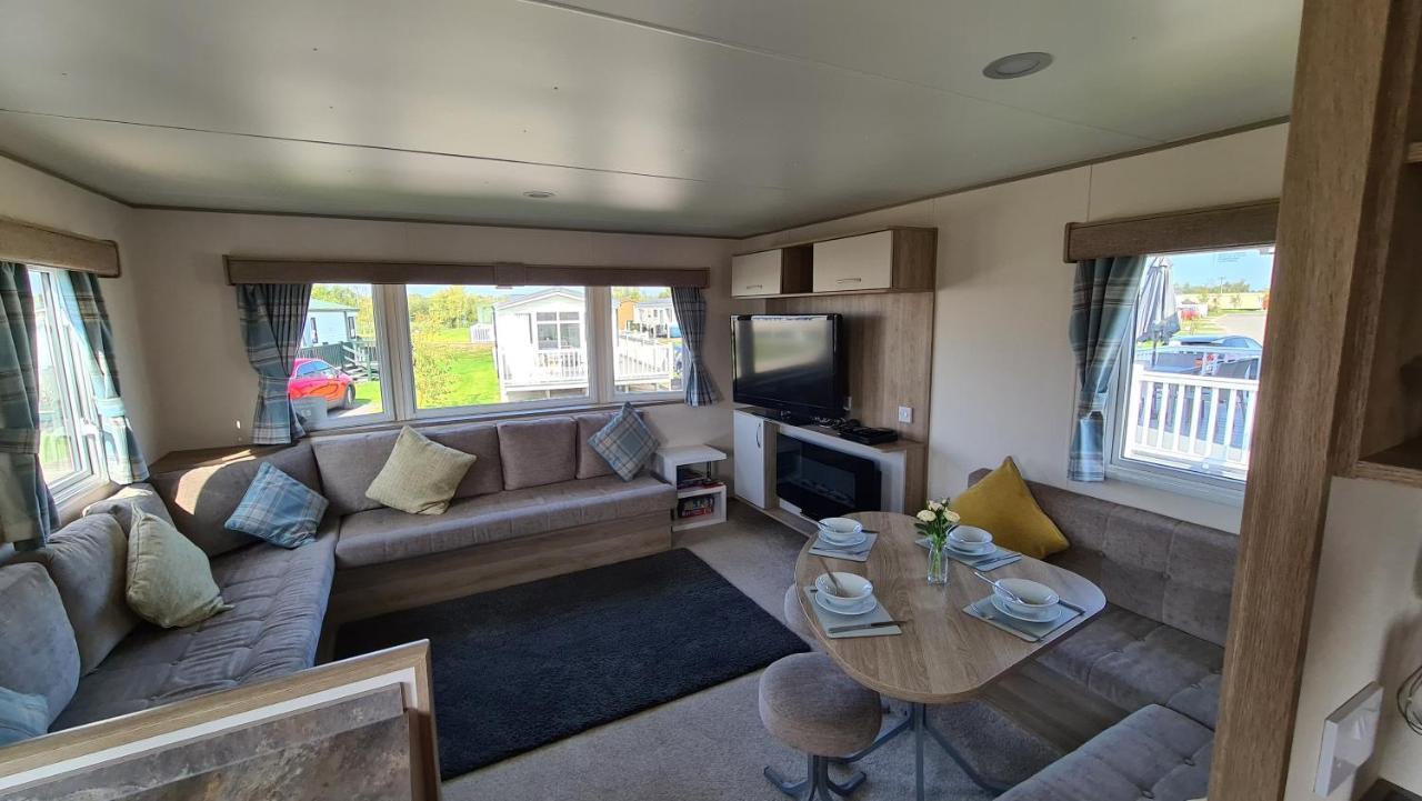 Luxury 2019 8 Berth Caravan With Hot Tub @ Tattershall Lakes Exterior photo