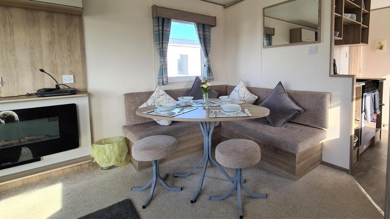 Luxury 2019 8 Berth Caravan With Hot Tub @ Tattershall Lakes Exterior photo