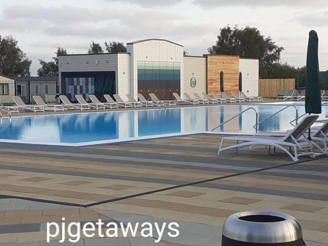 Luxury 2019 8 Berth Caravan With Hot Tub @ Tattershall Lakes Exterior photo