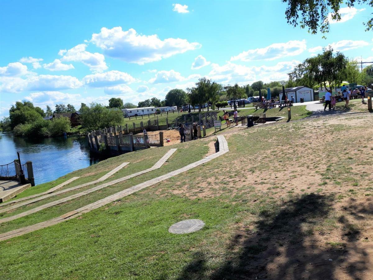 Luxury 2019 8 Berth Caravan With Hot Tub @ Tattershall Lakes Exterior photo
