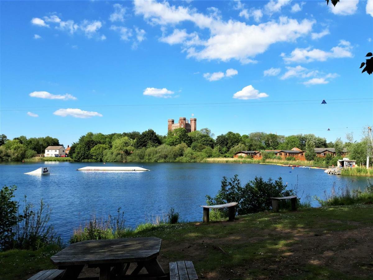 Luxury 2019 8 Berth Caravan With Hot Tub @ Tattershall Lakes Exterior photo